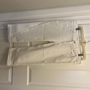 Levi’s White Capris Size 31